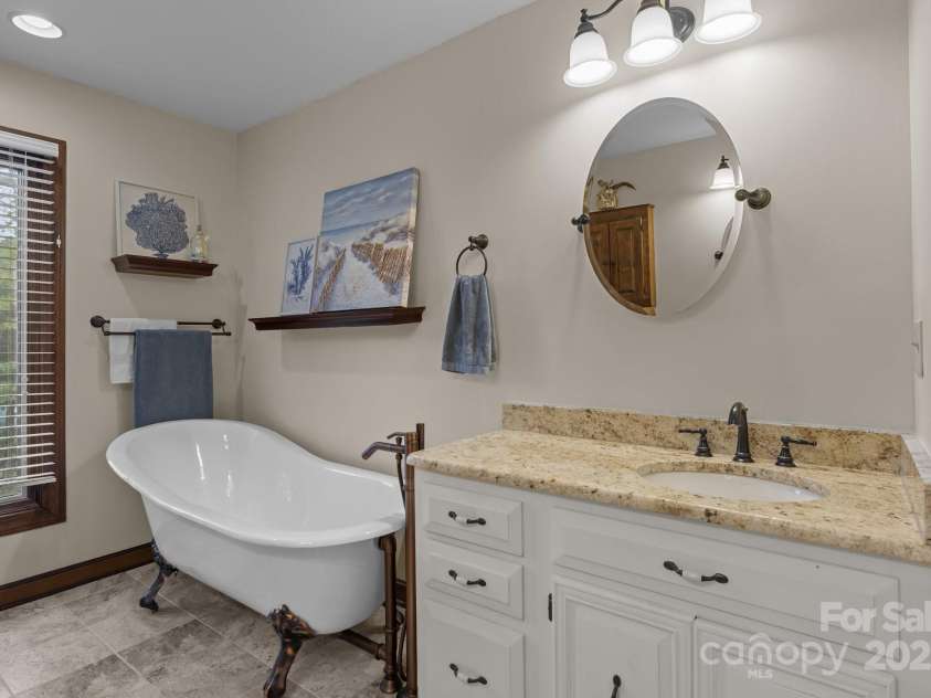 1515 Heatherloch Drive, Gastonia, NC 28054.  MLS# CAR4260831, YatesRealty ID 15982. 