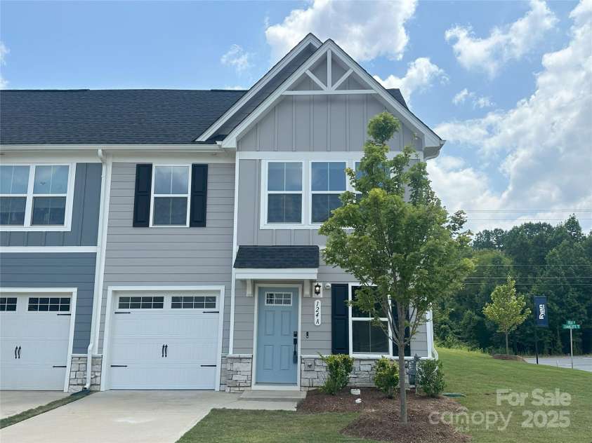 124 Kristin View Lane, Troutman, NC 28166.  MLS# CAR4269391, YatesRealty ID 15983. 124 Kristin View LN, #A