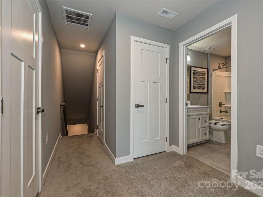 124 Kristin View Lane, Troutman, NC 28166.  MLS# CAR4269391, YatesRealty ID 15983. 