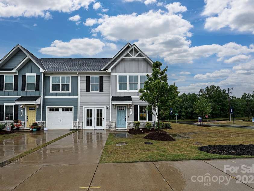 124 Kristin View Lane, Troutman, NC 28166.  MLS# CAR4269391, YatesRealty ID 15983. 