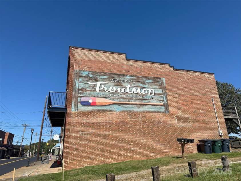 124 Kristin View Lane, Troutman, NC 28166.  MLS# CAR4269391, YatesRealty ID 15983. 