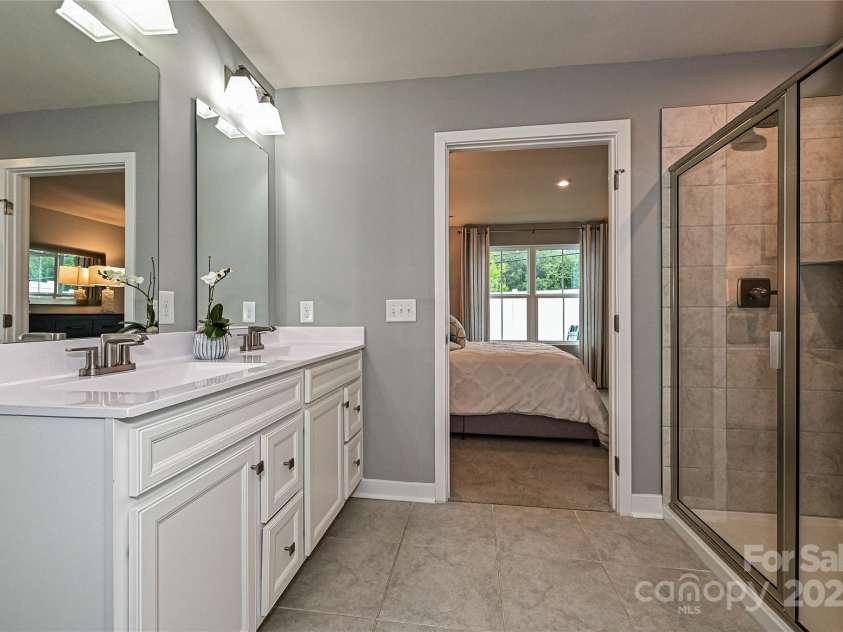 124 Kristin View Lane, Troutman, NC 28166.  MLS# CAR4269391, YatesRealty ID 15983. Luxury Step-in Shower