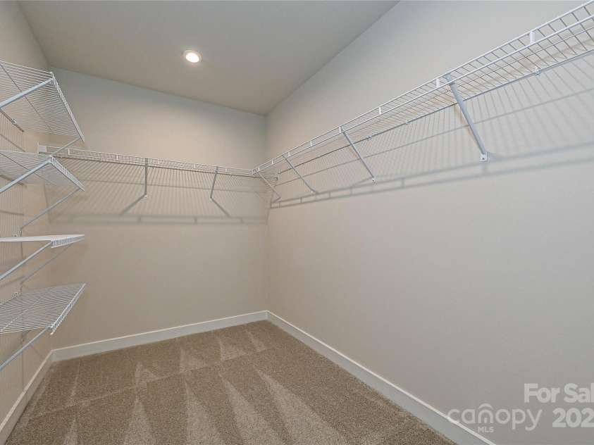 124 Kristin View Lane, Troutman, NC 28166.  MLS# CAR4269391, YatesRealty ID 15983. Primary offers Spacious Walk-in Closet