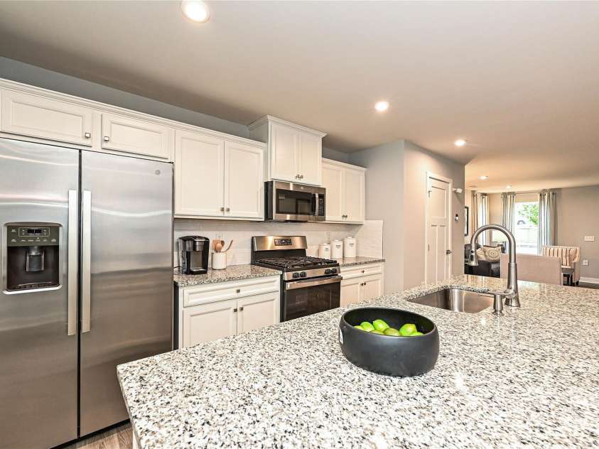 124 Kristin View Lane, Troutman, NC 28166.  MLS# CAR4269391, YatesRealty ID 15983. Quartz Countertops