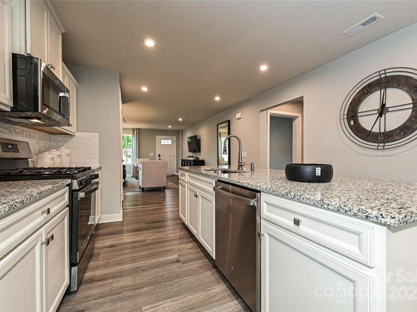 124 Kristin View Lane, Troutman, NC 28166.  MLS# CAR4269391, YatesRealty ID 15983. Stainless Steel Appliances