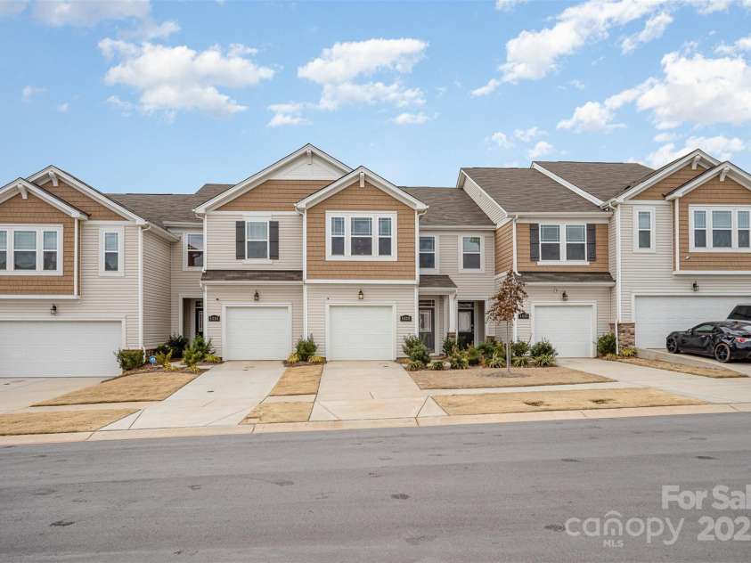 5532 Axil Lane, Charlotte, NC 28269.  MLS# CAR4230543, YatesRealty ID 15985. 