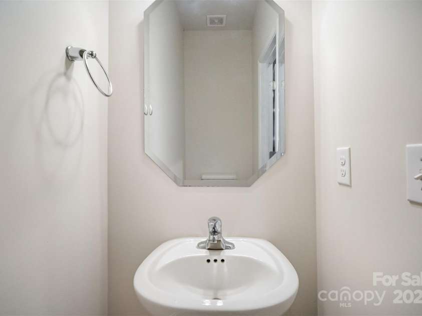 5532 Axil Lane, Charlotte, NC 28269.  MLS# CAR4230543, YatesRealty ID 15985. 