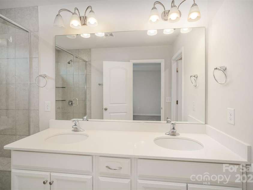 5532 Axil Lane, Charlotte, NC 28269.  MLS# CAR4230543, YatesRealty ID 15985. 