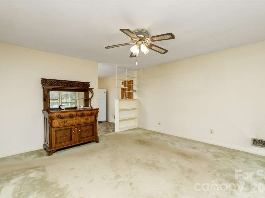 537 32nd Street, Hickory, NC 28602.  MLS# CAR4365150, YatesRealty ID 15986. 