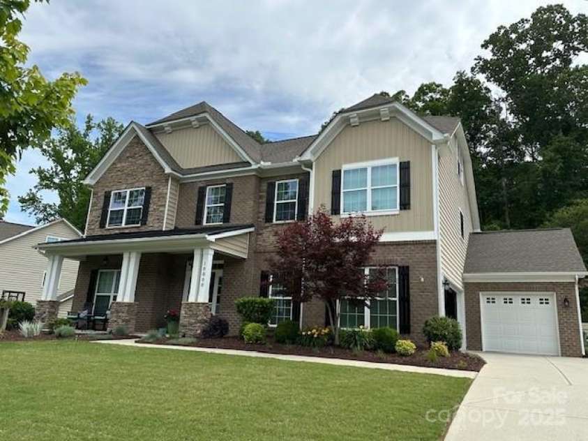 10800 Alabaster Drive, Davidson, NC 28036.  MLS# CAR4260327, YatesRealty ID 15987. 