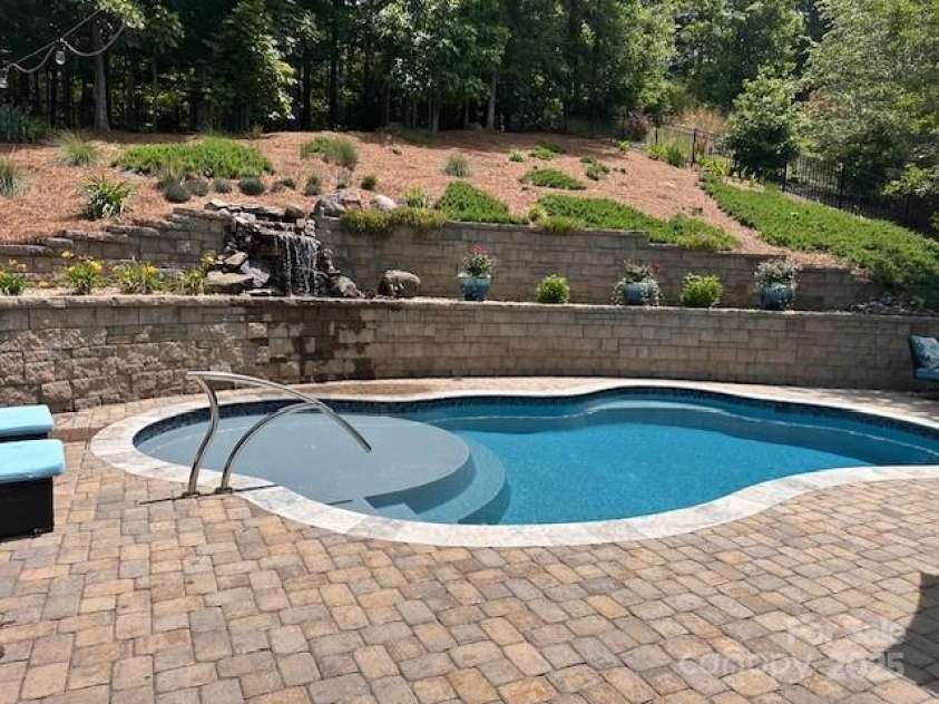 10800 Alabaster Drive, Davidson, NC 28036.  MLS# CAR4260327, YatesRealty ID 15987. 