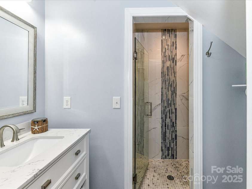 10800 Alabaster Drive, Davidson, NC 28036.  MLS# CAR4260327, YatesRealty ID 15987. 