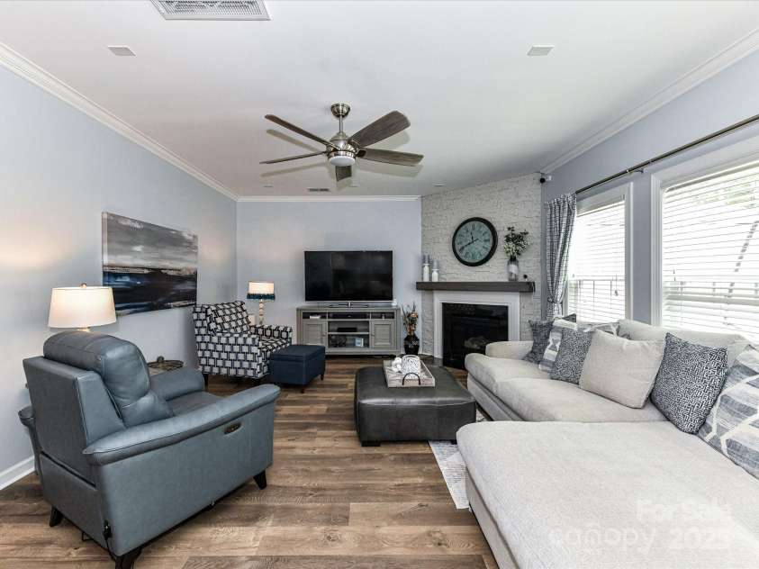 10800 Alabaster Drive, Davidson, NC 28036.  MLS# CAR4260327, YatesRealty ID 15987. 