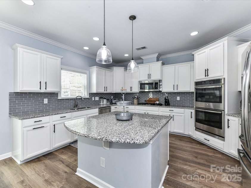 10800 Alabaster Drive, Davidson, NC 28036.  MLS# CAR4260327, YatesRealty ID 15987. 