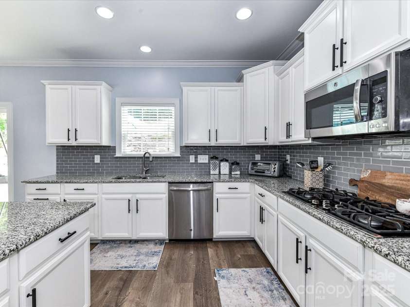 10800 Alabaster Drive, Davidson, NC 28036.  MLS# CAR4260327, YatesRealty ID 15987. 