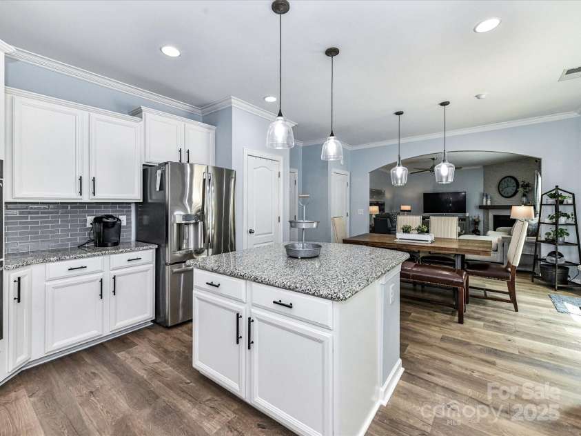 10800 Alabaster Drive, Davidson, NC 28036.  MLS# CAR4260327, YatesRealty ID 15987. 