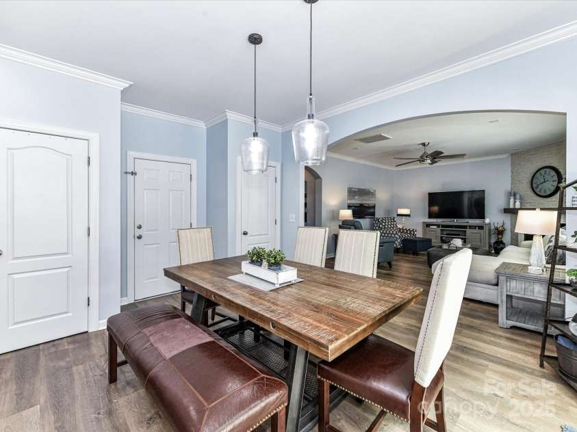 10800 Alabaster Drive, Davidson, NC 28036.  MLS# CAR4260327, YatesRealty ID 15987. 