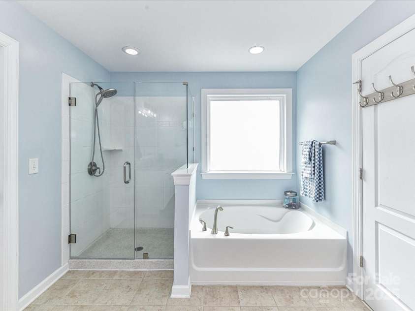 10800 Alabaster Drive, Davidson, NC 28036.  MLS# CAR4260327, YatesRealty ID 15987. 