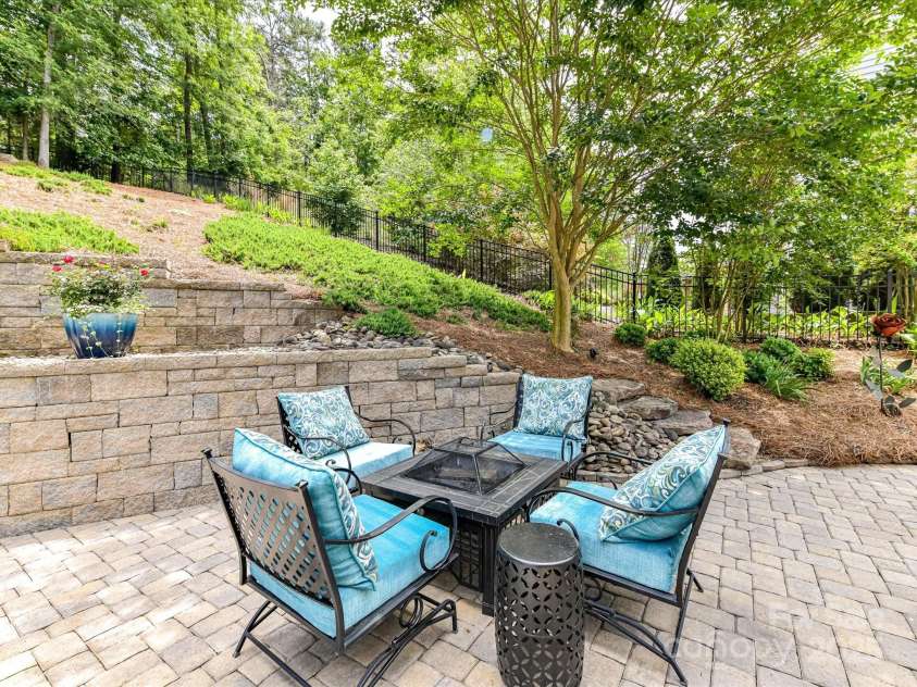 10800 Alabaster Drive, Davidson, NC 28036.  MLS# CAR4260327, YatesRealty ID 15987. 