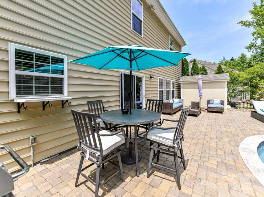 10800 Alabaster Drive, Davidson, NC 28036.  MLS# CAR4260327, YatesRealty ID 15987. 