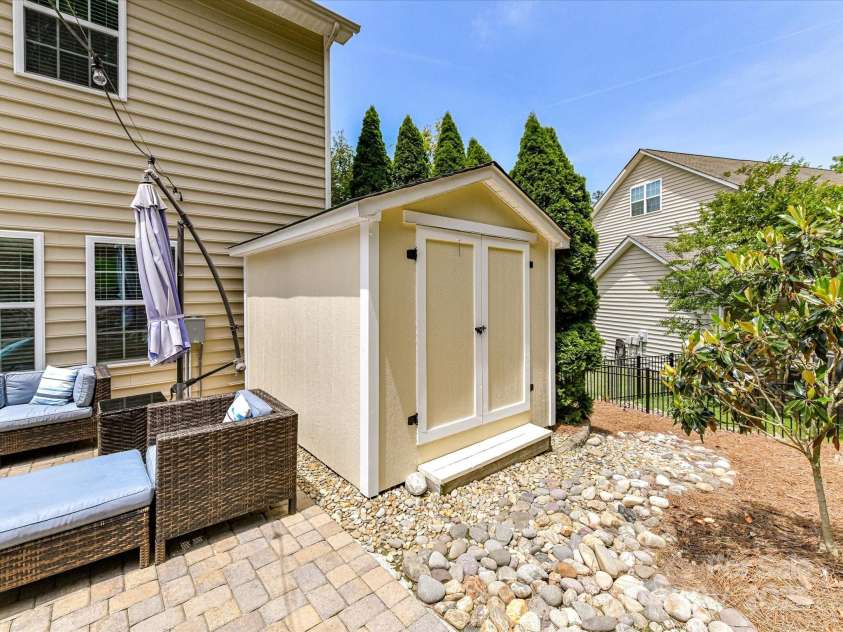 10800 Alabaster Drive, Davidson, NC 28036.  MLS# CAR4260327, YatesRealty ID 15987. 