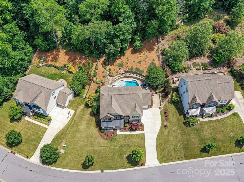 10800 Alabaster Drive, Davidson, NC 28036.  MLS# CAR4260327, YatesRealty ID 15987. 