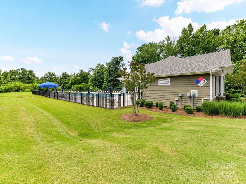 10800 Alabaster Drive, Davidson, NC 28036.  MLS# CAR4260327, YatesRealty ID 15987. 
