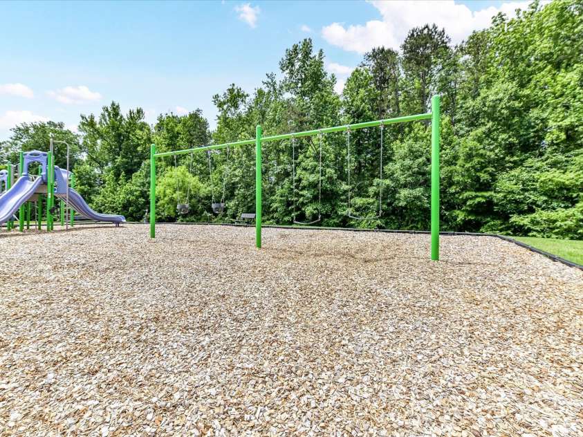 10800 Alabaster Drive, Davidson, NC 28036.  MLS# CAR4260327, YatesRealty ID 15987. 