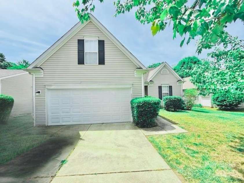 9109 Foggy Meadow Road, Charlotte, NC 28269.  MLS# CAR4246326, YatesRealty ID 15988. 