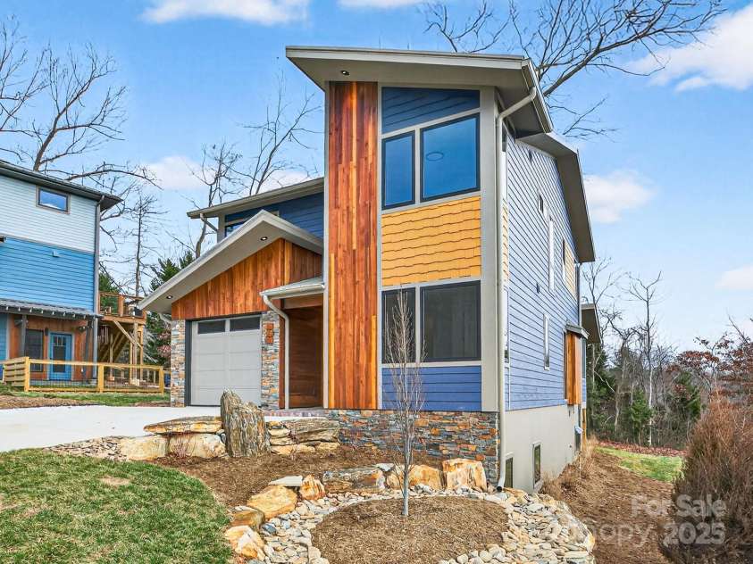 165 Abundance Run, Asheville, NC 28805.  MLS# CAR4331047, YatesRealty ID 1599. 