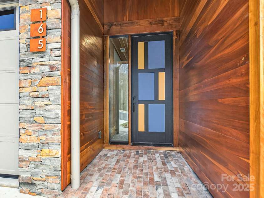 165 Abundance Run, Asheville, NC 28805.  MLS# CAR4331047, YatesRealty ID 1599. 