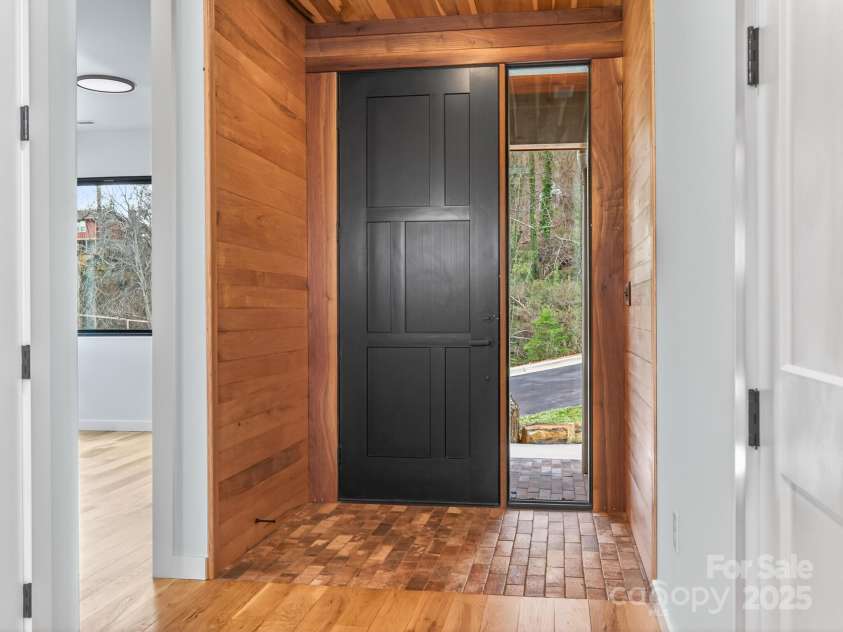 165 Abundance Run, Asheville, NC 28805.  MLS# CAR4331047, YatesRealty ID 1599. 