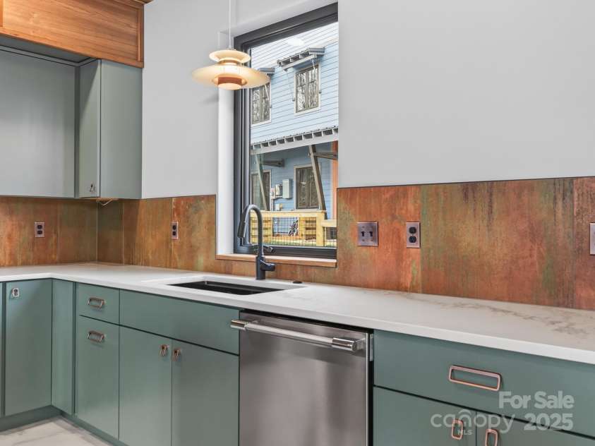 165 Abundance Run, Asheville, NC 28805.  MLS# CAR4331047, YatesRealty ID 1599. 