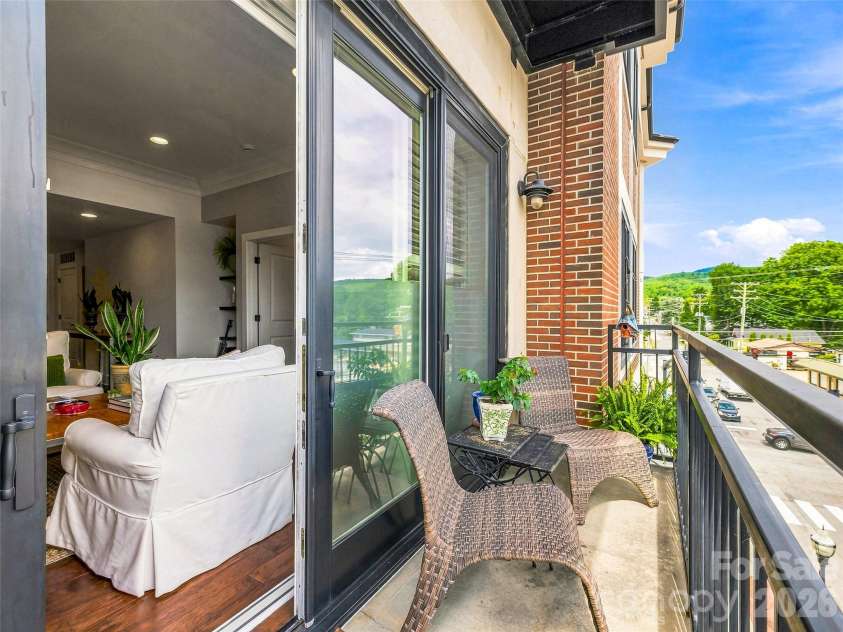 29 French Broad Street, Brevard, NC 28712.  MLS# CAR4231925, YatesRealty ID 15990. 