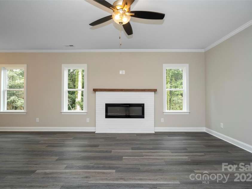 1721 Balfour Lane, Charlotte, NC 28216.  MLS# CAR4241033, YatesRealty ID 15991. 