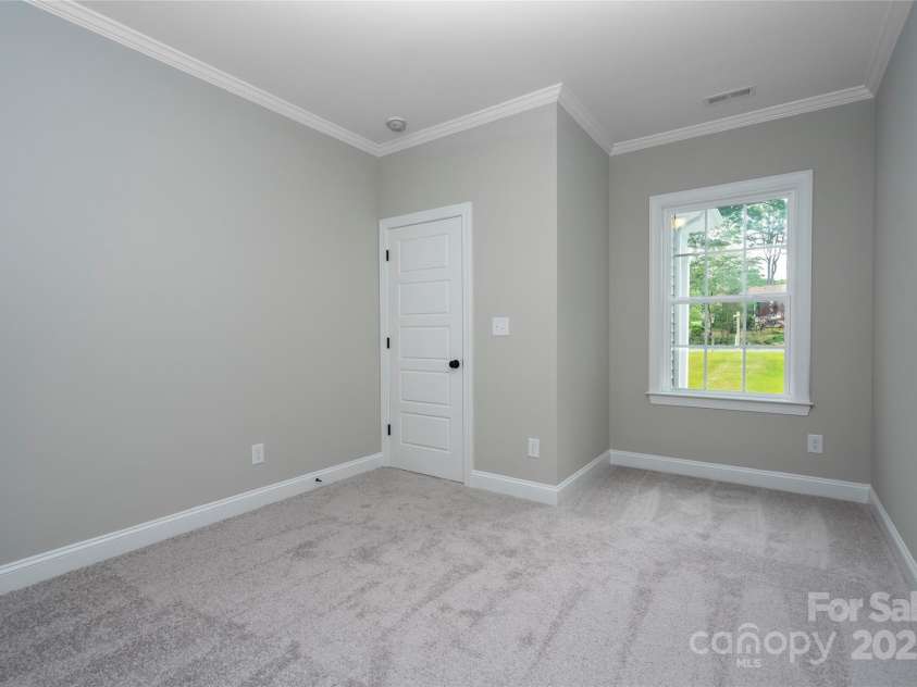 1721 Balfour Lane, Charlotte, NC 28216.  MLS# CAR4241033, YatesRealty ID 15991. 