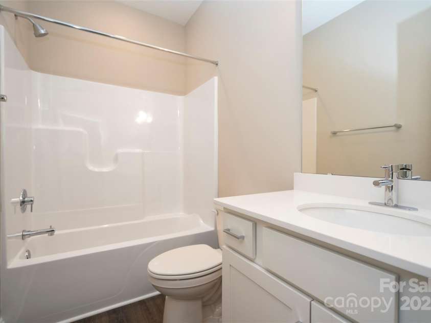 1721 Balfour Lane, Charlotte, NC 28216.  MLS# CAR4241033, YatesRealty ID 15991. 