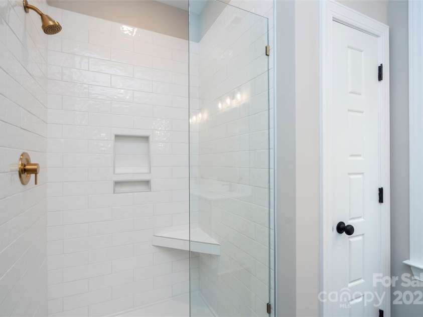 1721 Balfour Lane, Charlotte, NC 28216.  MLS# CAR4241033, YatesRealty ID 15991. 