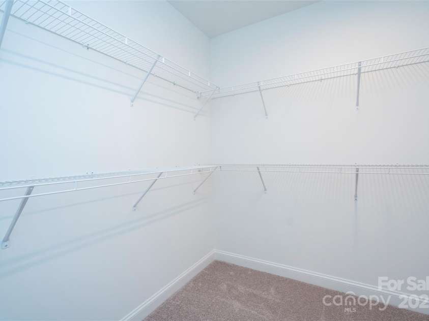 1721 Balfour Lane, Charlotte, NC 28216.  MLS# CAR4241033, YatesRealty ID 15991. 