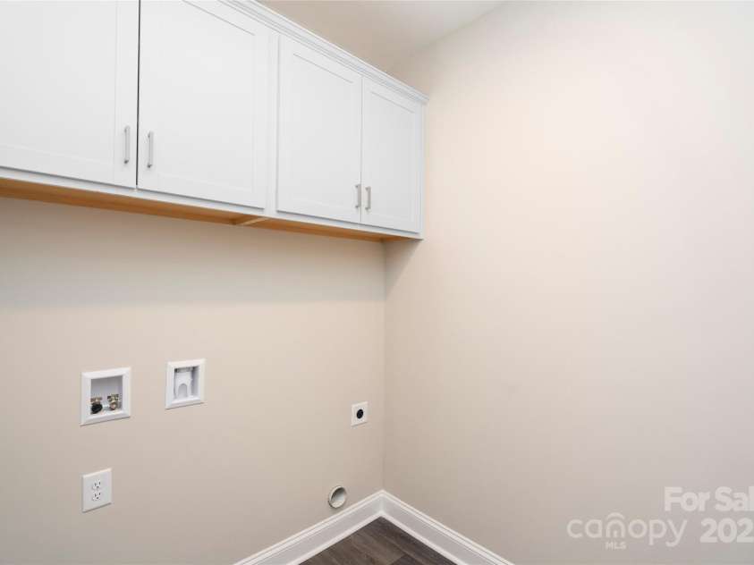 1721 Balfour Lane, Charlotte, NC 28216.  MLS# CAR4241033, YatesRealty ID 15991. 