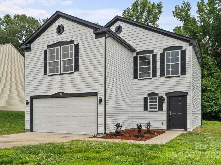 3124 Pikes Peak Drive, Gastonia, NC 28052.  MLS# CAR4264089, YatesRealty ID 15992. 