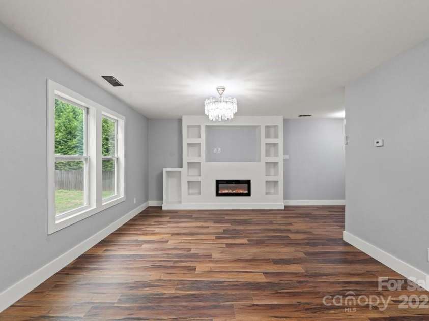 3124 Pikes Peak Drive, Gastonia, NC 28052.  MLS# CAR4264089, YatesRealty ID 15992. 