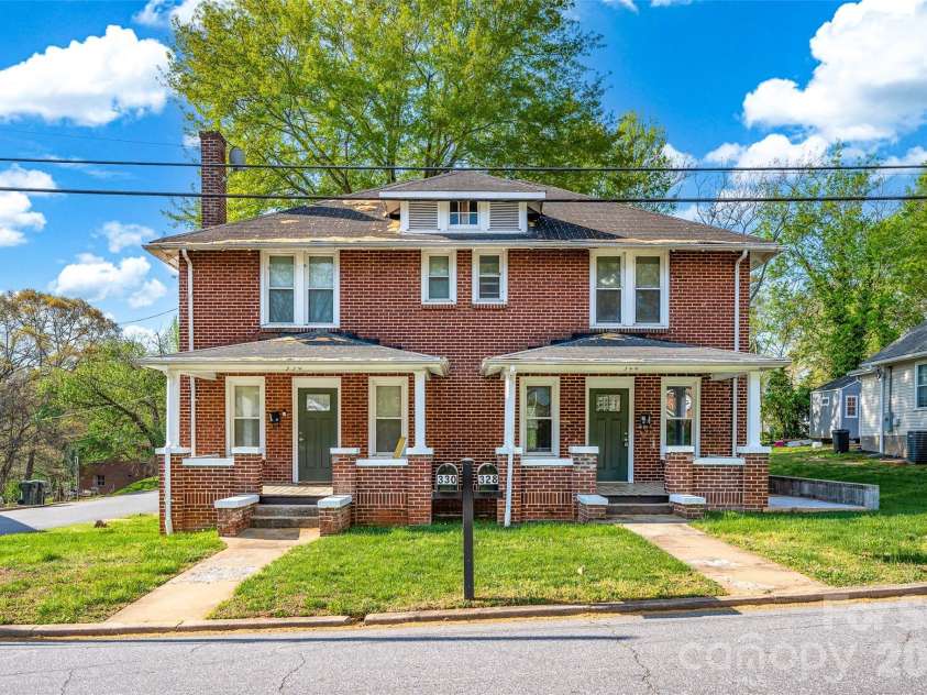 328-330 3rd Avenue, Hickory, NC 28602.  MLS# CAR4365947, YatesRealty ID 15992. 