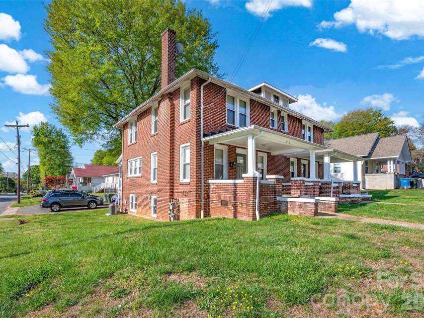 328-330 3rd Avenue, Hickory, NC 28602.  MLS# CAR4365947, YatesRealty ID 15992. 