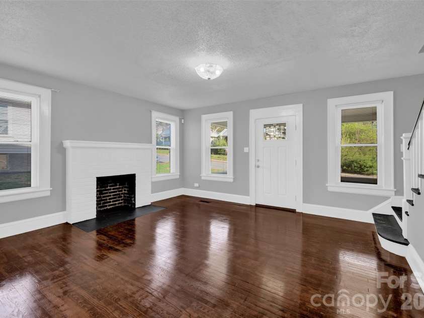 328-330 3rd Avenue, Hickory, NC 28602.  MLS# CAR4365947, YatesRealty ID 15992. 