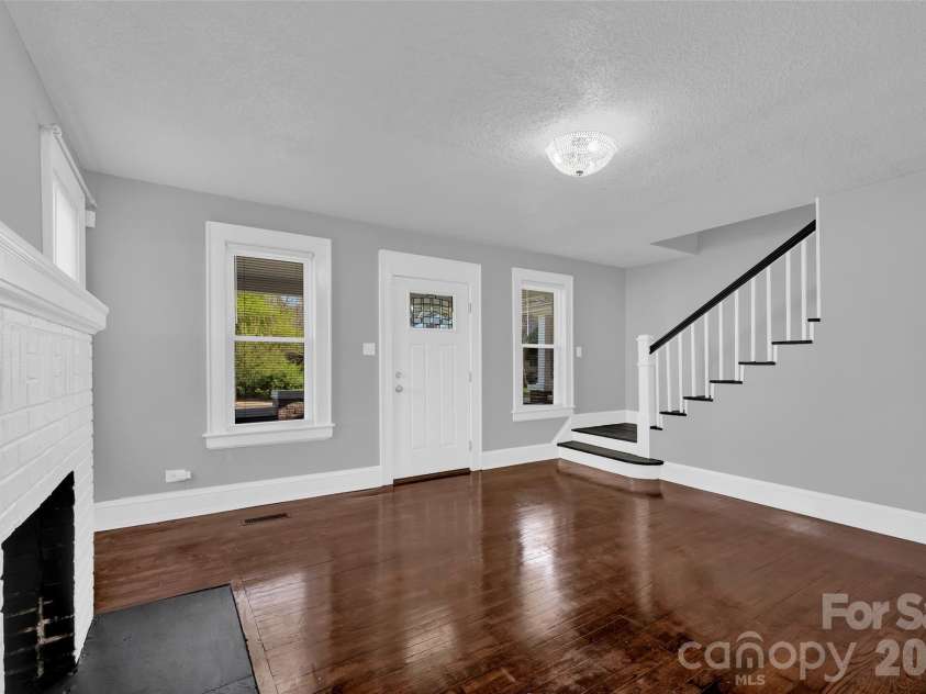 328-330 3rd Avenue, Hickory, NC 28602.  MLS# CAR4365947, YatesRealty ID 15992. 