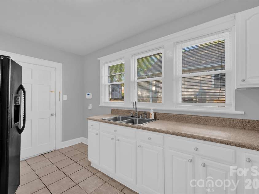 328-330 3rd Avenue, Hickory, NC 28602.  MLS# CAR4365947, YatesRealty ID 15992. 