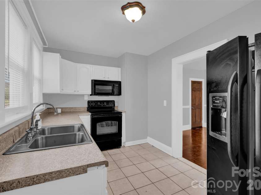 328-330 3rd Avenue, Hickory, NC 28602.  MLS# CAR4365947, YatesRealty ID 15992. 