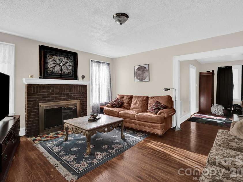 328-330 3rd Avenue, Hickory, NC 28602.  MLS# CAR4365947, YatesRealty ID 15992. 