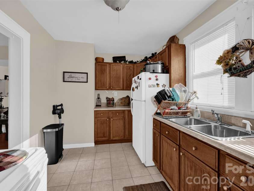 328-330 3rd Avenue, Hickory, NC 28602.  MLS# CAR4365947, YatesRealty ID 15992. 